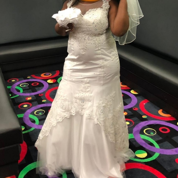 Wedding dress - Picture 4 of 7